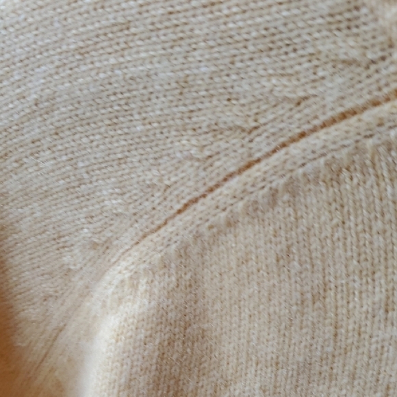 Daniel Cremieux Yellow V-Neck Sweater 100 Percent CASHMERE Classic Style - Picture 6 of 7